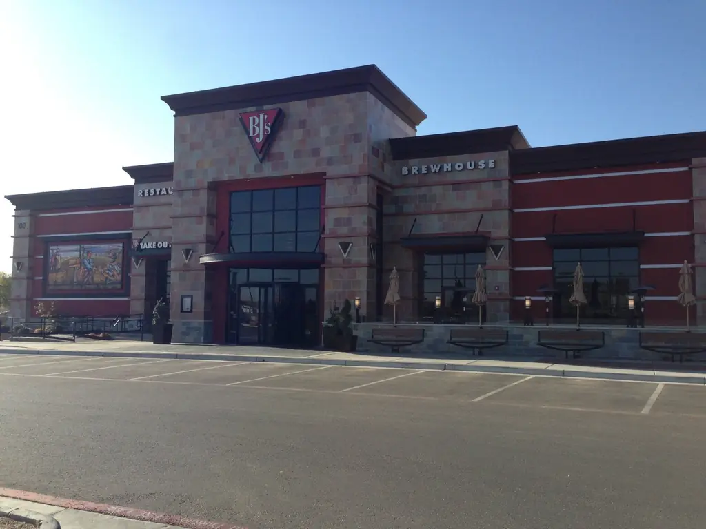 Stone and glass restaurant frontage in Lubbock after window cleaning